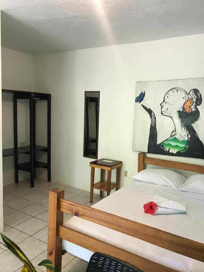 Sunshine Hotel Petite Île du Maïs Extérieur photo