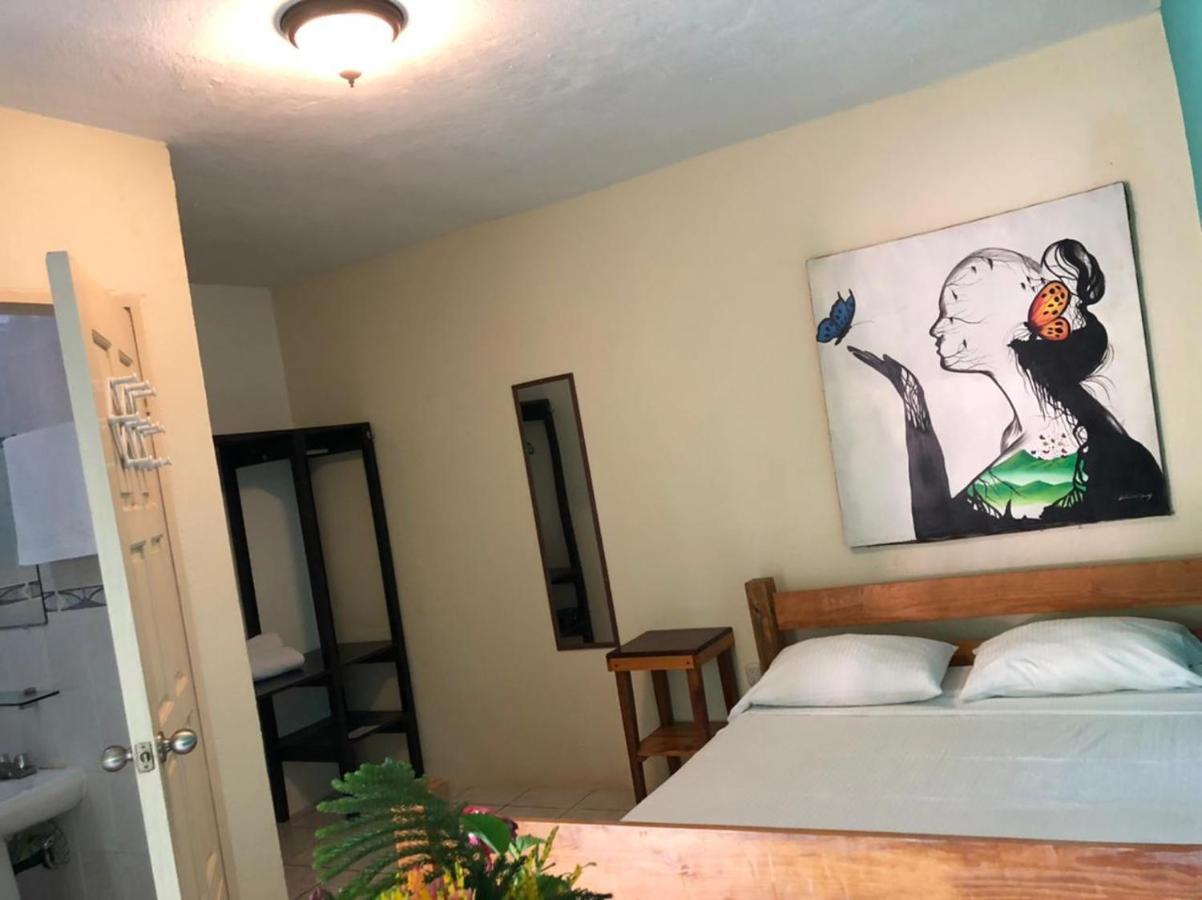 Sunshine Hotel Petite Île du Maïs Extérieur photo