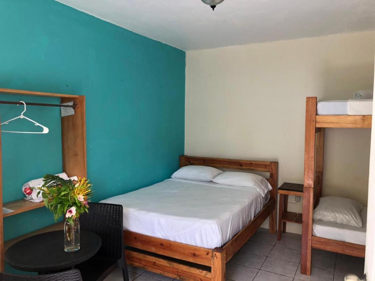 Sunshine Hotel Petite Île du Maïs Extérieur photo