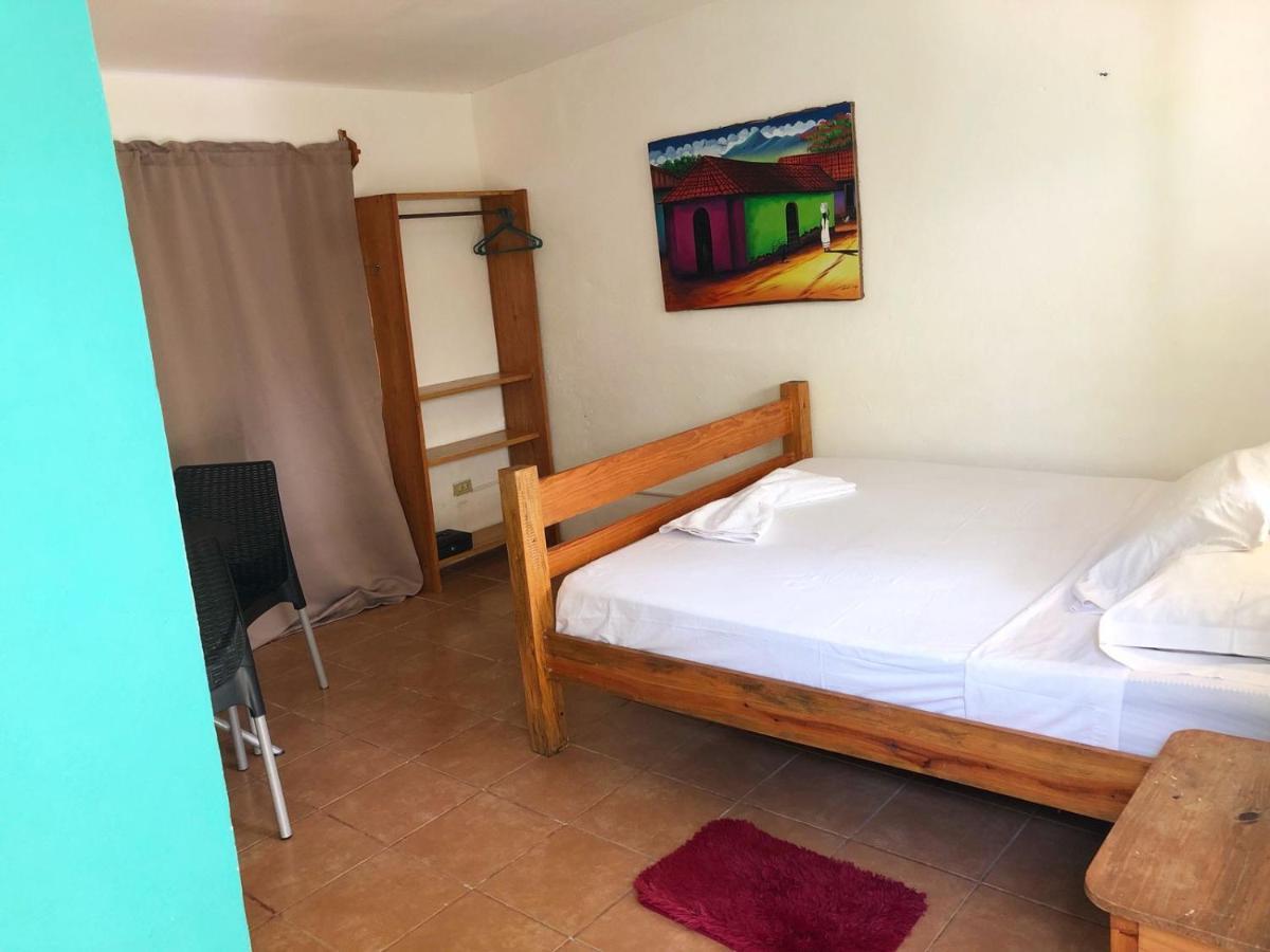 Sunshine Hotel Petite Île du Maïs Extérieur photo