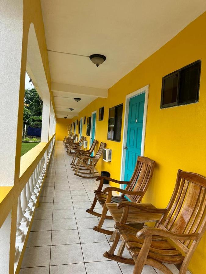 Sunshine Hotel Petite Île du Maïs Extérieur photo