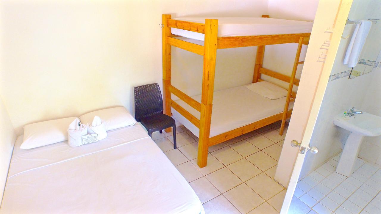 Sunshine Hotel Petite Île du Maïs Extérieur photo