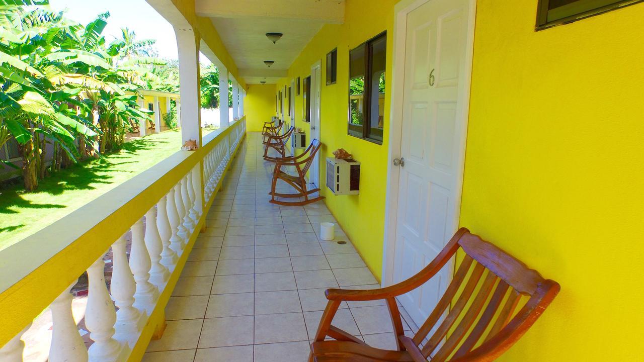 Sunshine Hotel Petite Île du Maïs Extérieur photo