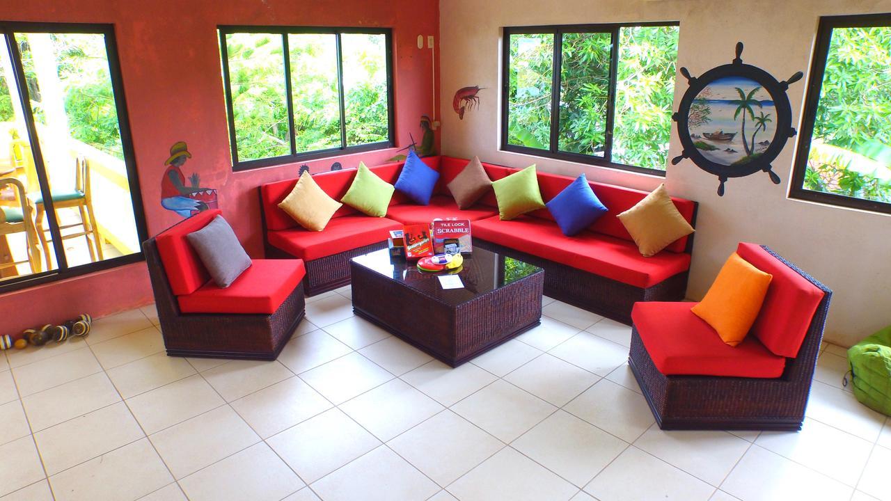 Sunshine Hotel Petite Île du Maïs Extérieur photo