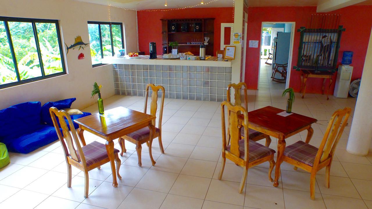 Sunshine Hotel Petite Île du Maïs Extérieur photo