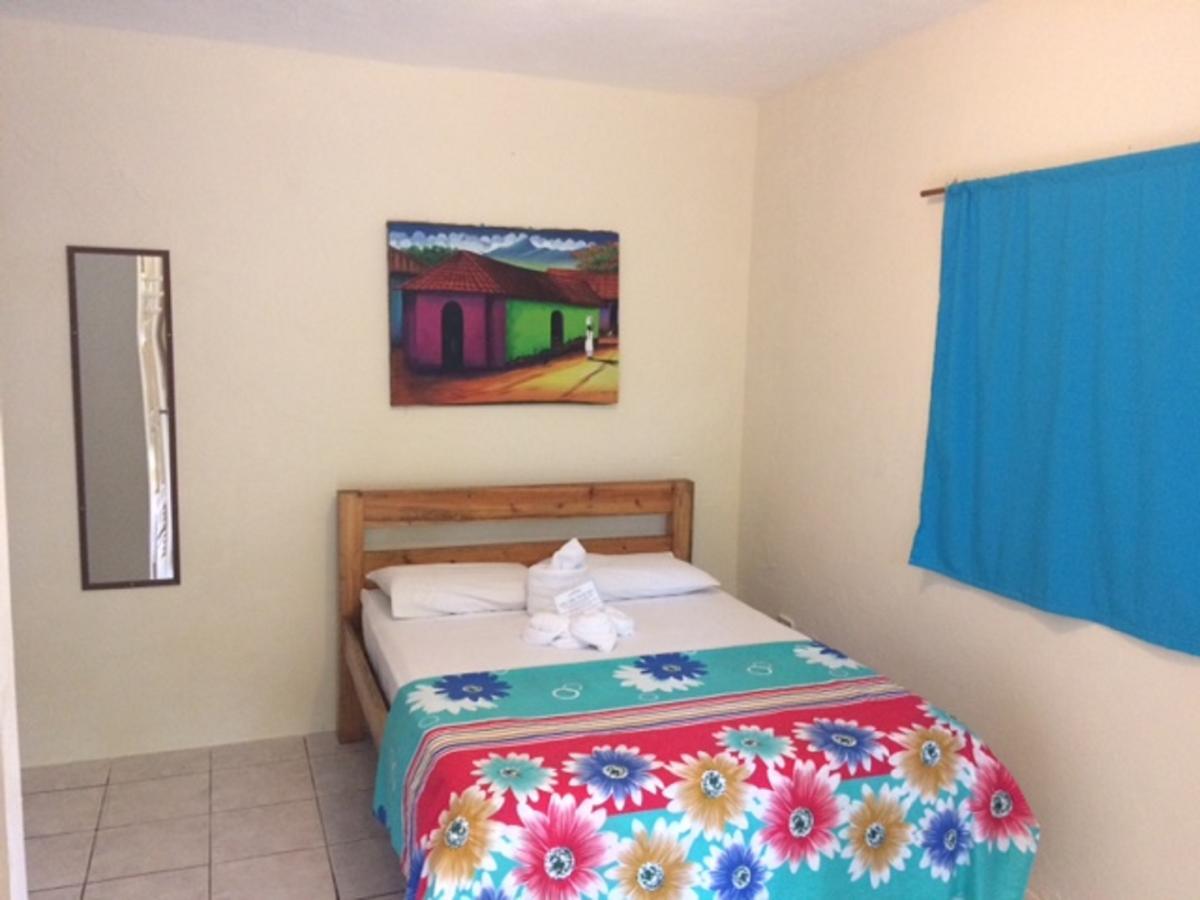 Sunshine Hotel Petite Île du Maïs Extérieur photo